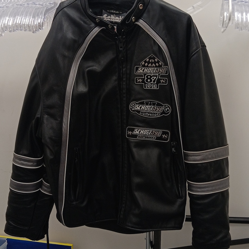 Selling a leather Schott NYC Dayton jacket is very heavy size 4x mint condition.